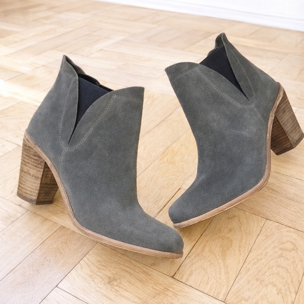 Hoss Gray Suede Booties – Made in Spain – Size 8